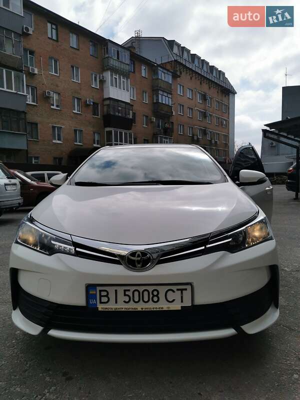 Седан Toyota Corolla 2018 в Полтаве