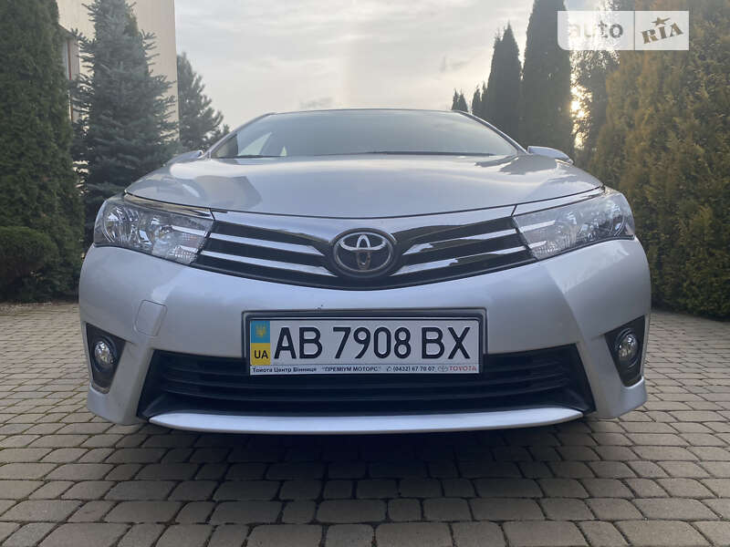 Седан Toyota Corolla 2013 в Виннице