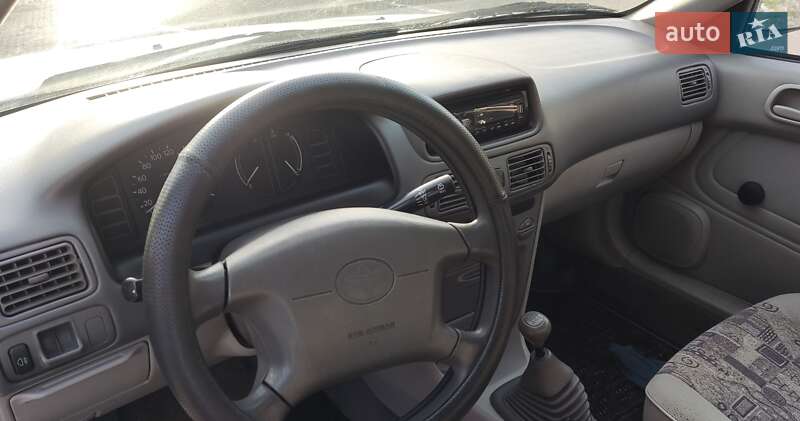 Седан Toyota Corolla 1999 в Одесі