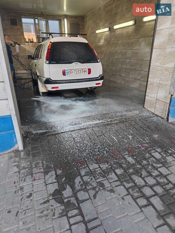 Універсал Toyota Corolla 1997 в Одесі