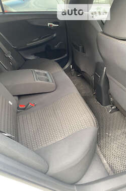 Седан Toyota Corolla 2011 в Сумах