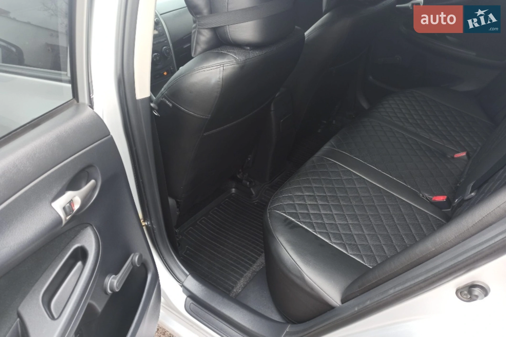 2010 Toyota Corolla - мініатюра 6