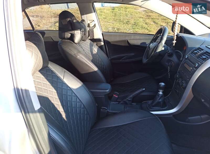 Седан Toyota Corolla 2010 в Краматорську