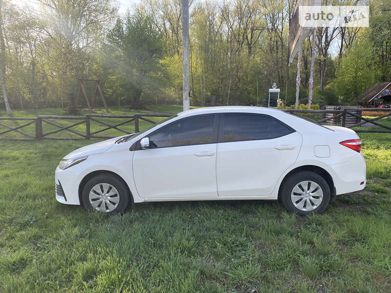 Седан Toyota Corolla 2017 в Черкассах