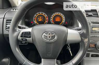 Седан Toyota Corolla 2010 в Киеве