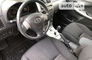 Седан Toyota Corolla 2009 в Ивано-Франковске