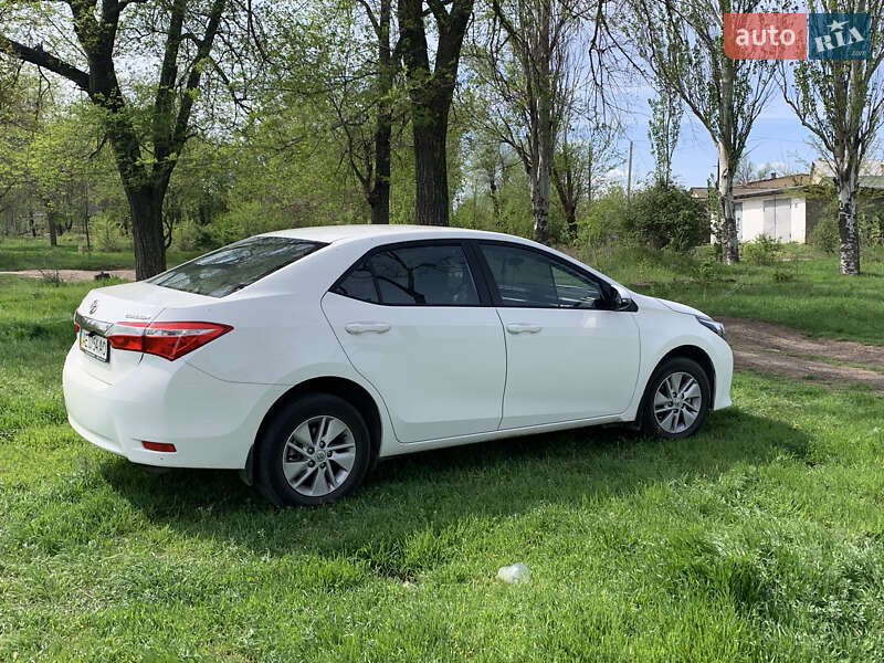 Седан Toyota Corolla 2014 в Кривому Розі