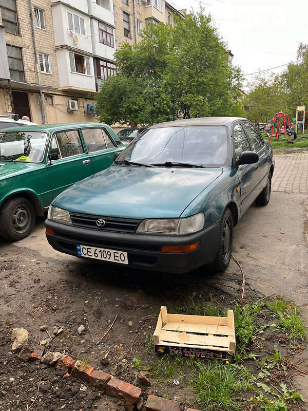 Седан Toyota Corolla 1996 в Черновцах