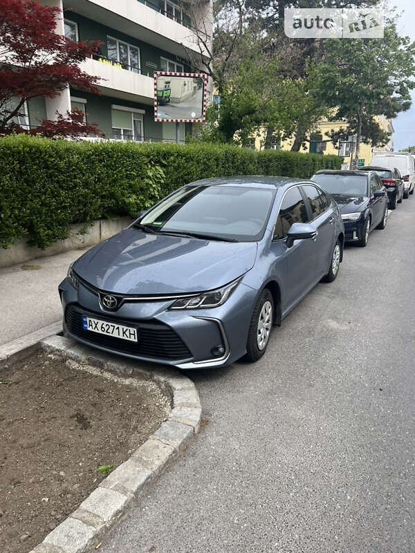 Седан Toyota Corolla 2021 в Ивано-Франковске