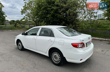 Седан Toyota Corolla 2012 в Хороле