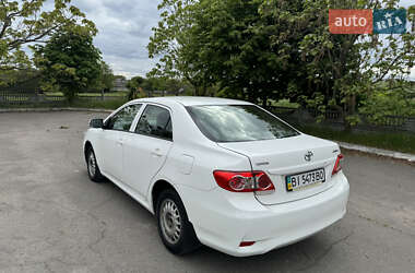 Седан Toyota Corolla 2012 в Хороле