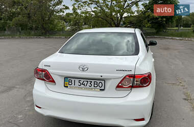 Седан Toyota Corolla 2012 в Хороле