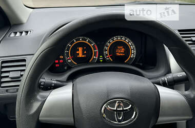 Седан Toyota Corolla 2012 в Хороле