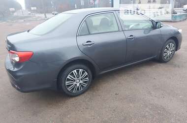 Седан Toyota Corolla 2013 в Чернигове