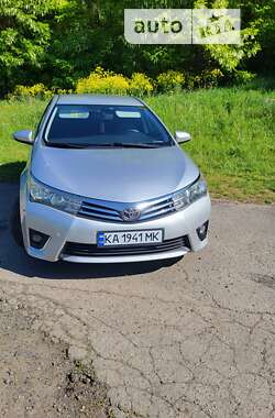 Седан Toyota Corolla 2013 в Диканьці