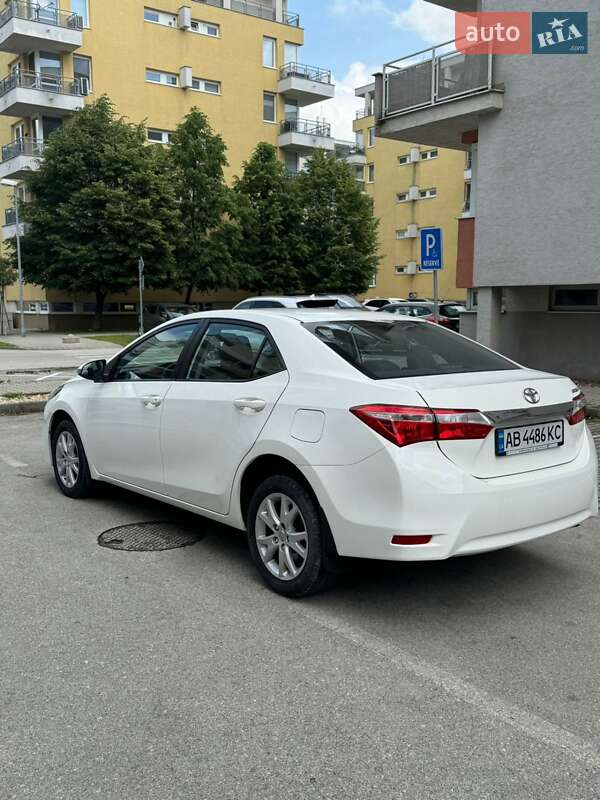 Седан Toyota Corolla 2017 в Виннице