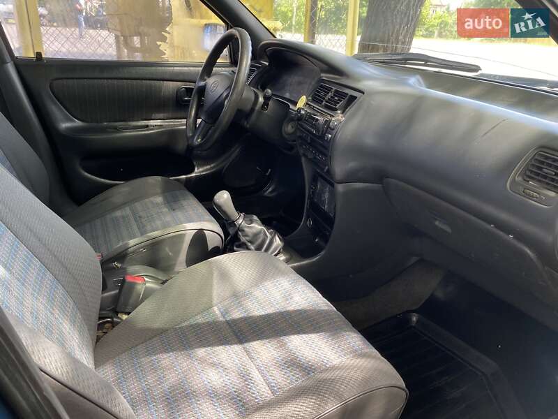 Седан Toyota Corolla 1996 в Одессе