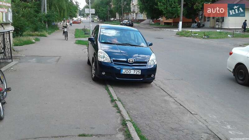 Хэтчбек Toyota Corolla 2005 в Прилуках