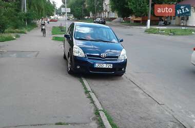Хэтчбек Toyota Corolla 2005 в 
