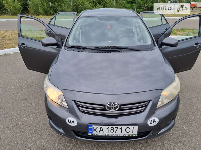 Седан Toyota Corolla 2009 в Києві