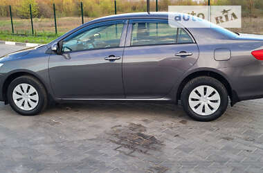 Седан Toyota Corolla 2011 в Жовтих Водах