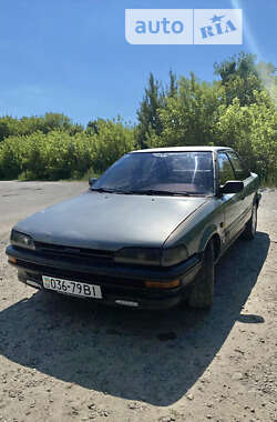 Седан Toyota Corolla 1988 в Немирове