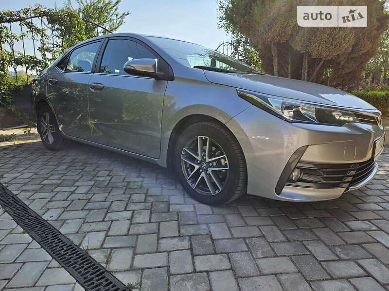 Седан Toyota Corolla 2018 в Житомире