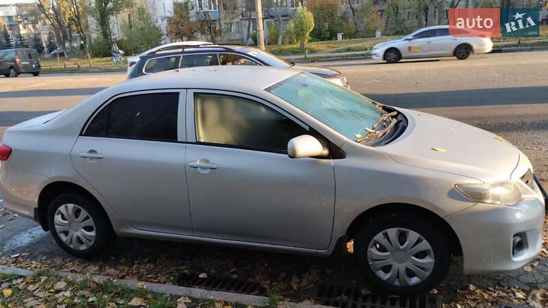 Седан Toyota Corolla 2013 в 