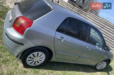 Хэтчбек Toyota Corolla 2003 в 