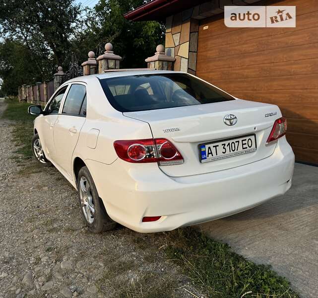 Седан Toyota Corolla 2011 в Надвірній