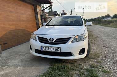 Седан Toyota Corolla 2011 в Надвірній