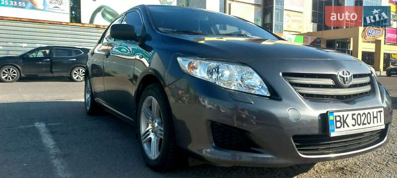 Седан Toyota Corolla 2007 в Рівному