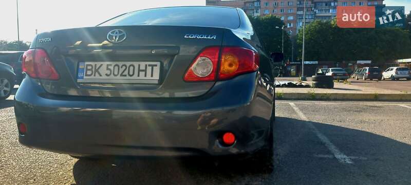 Седан Toyota Corolla 2007 в Рівному