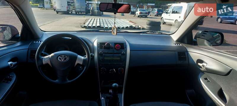 Седан Toyota Corolla 2007 в Рівному