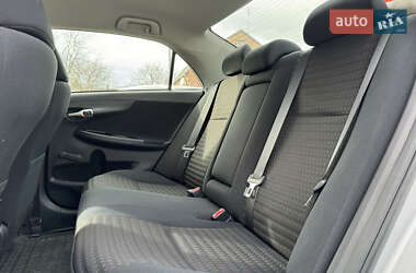Седан Toyota Corolla 2010 в 