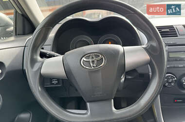 Седан Toyota Corolla 2010 в 
