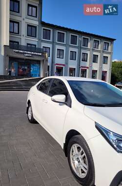 Седан Toyota Corolla 2017 в Коломые