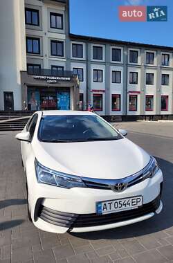 Седан Toyota Corolla 2017 в Коломые