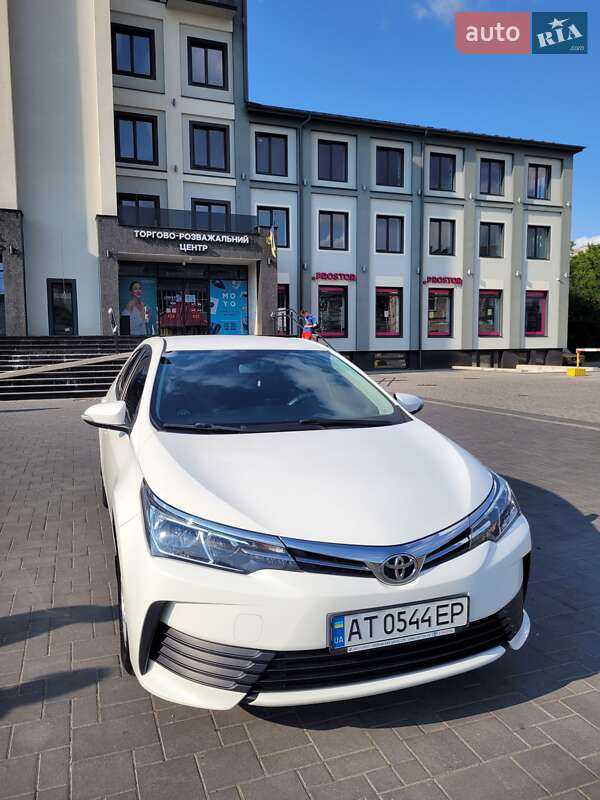 Седан Toyota Corolla 2017 в Коломые