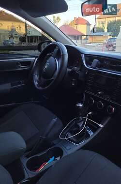 Седан Toyota Corolla 2017 в Коломые