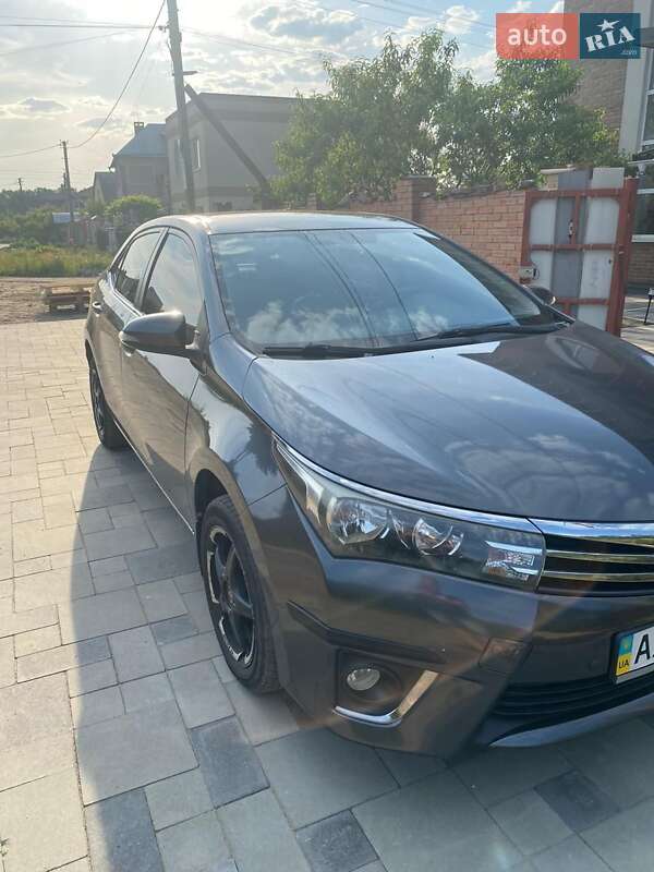 Седан Toyota Corolla 2014 в Полтаві