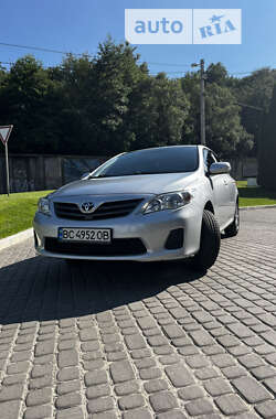 Седан Toyota Corolla 2012 в Львові