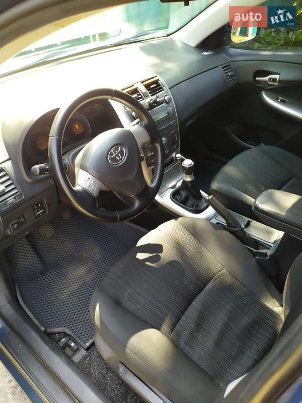 Седан Toyota Corolla 2007 в Чернигове