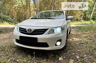 Седан Toyota Corolla 2010 в Сумах