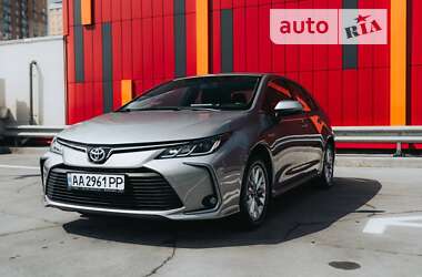 Седан Toyota Corolla 2019 в Киеве