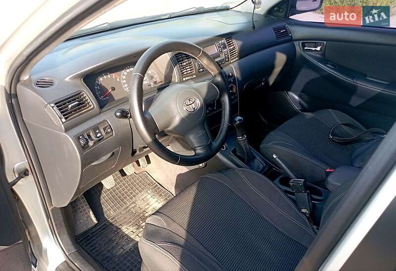 Седан Toyota Corolla 2004 в Харкові