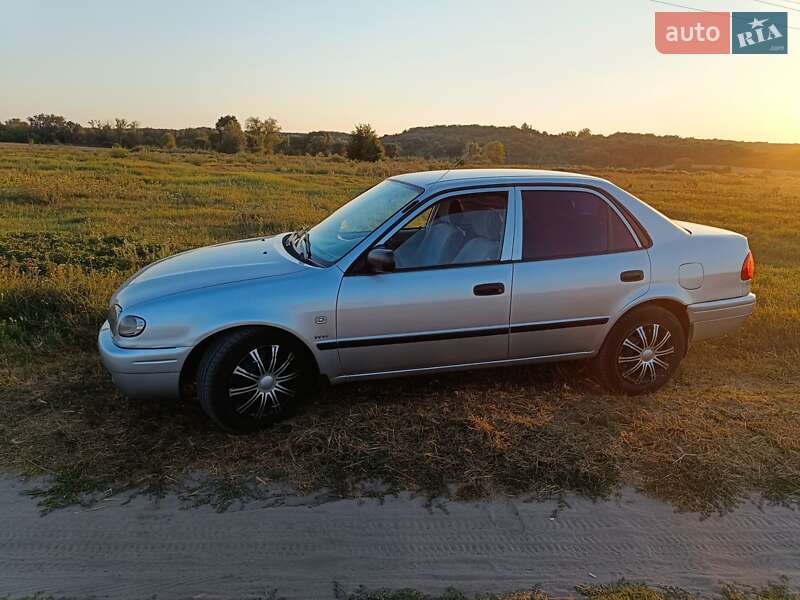Седан Toyota Corolla 2001 в Нових Санжарах