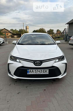 Седан Toyota Corolla 2019 в Чернівцях