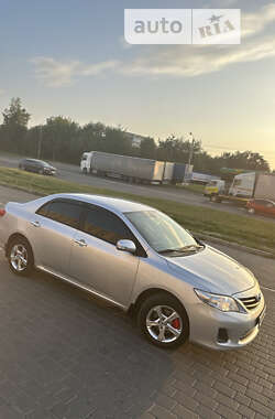 Седан Toyota Corolla 2013 в Львове