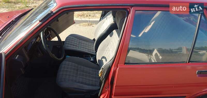 Седан Toyota Corolla 1987 в Кропивницькому